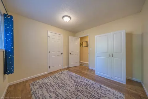 Bedroom - 3059 Quartz Hill Rd, Redding, CA 96003 photo 9 of 10