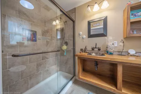 Bath - 3059 Quartz Hill Rd, Redding, CA 96003 photo 1 of 6