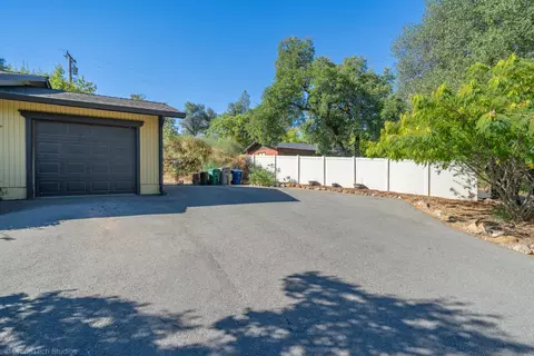 Exterior - 3059 Quartz Hill Rd, Redding, CA 96003 photo 21 of 23