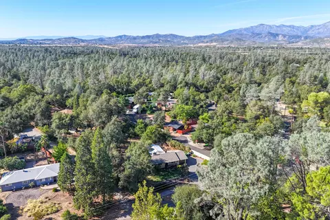 View/Area - 3059 Quartz Hill Rd, Redding, CA 96003 photo 2 of 13
