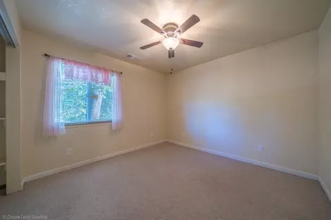 Bedroom - 3059 Quartz Hill Rd, Redding, CA 96003 photo 6 of 10