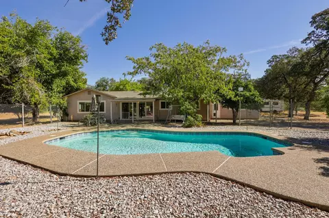 15905 Delano Dr, Redding, CA 96001