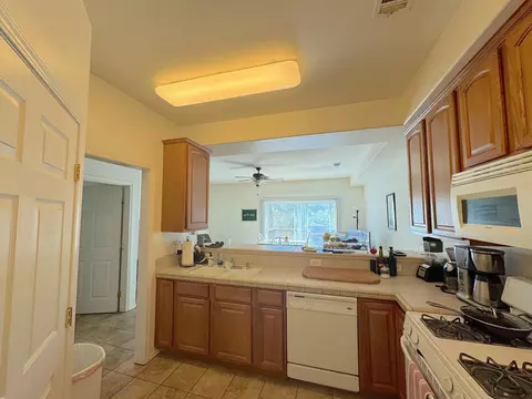 Kitchen - 608 Marijean Way, Redding, CA 96003 photo 4 of 4