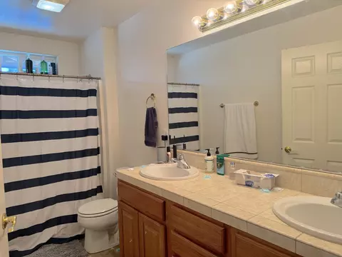 Bath - 608 Marijean Way, Redding, CA 96003 photo 4 of 4