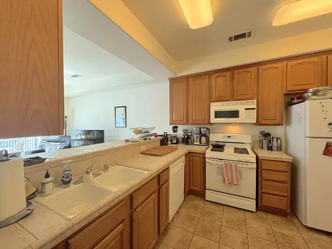 Kitchen - 608 Marijean Way, Redding, CA 96003 photo 3 of 4