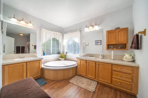 Bath - 28832 Whitmore Rd, Whitmore, CA 96096 photo 3 of 4