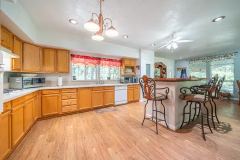 Kitchen - 28832 Whitmore Rd, Whitmore, CA 96096 photo 2 of 6