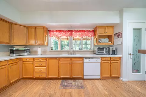 Kitchen - 28832 Whitmore Rd, Whitmore, CA 96096 photo 5 of 6