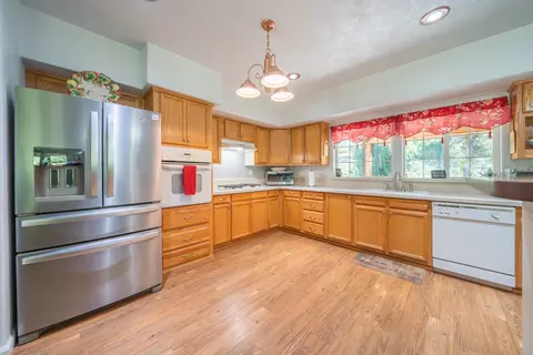 Kitchen - 28832 Whitmore Rd, Whitmore, CA 96096 photo 1 of 6