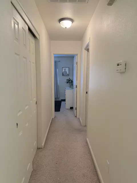Entry Way - 1262 Mighty Oak Ln, Redding, CA 96002 photo 3 of 4