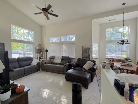 Living - 1262 Mighty Oak Ln, Redding, CA 96002 photo 2 of 3