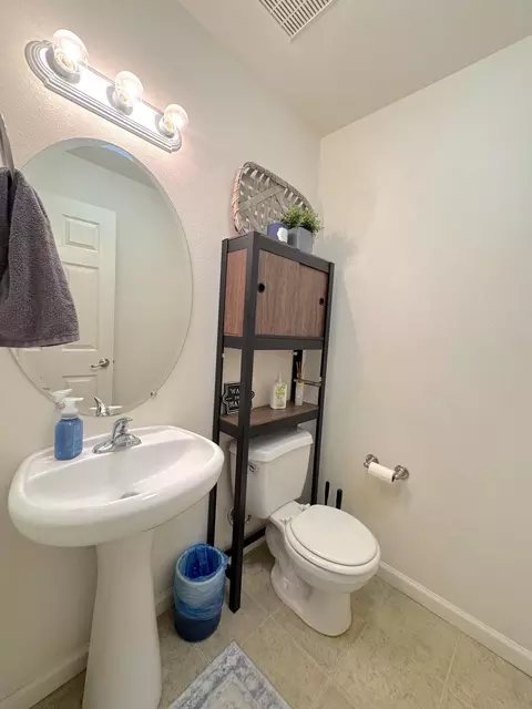 Bath - 1262 Mighty Oak Ln, Redding, CA 96002 photo 1 of 3