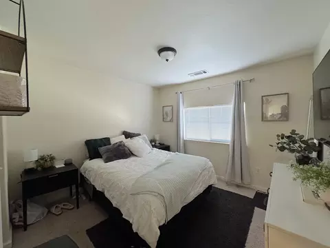 Bedroom - 1262 Mighty Oak Ln, Redding, CA 96002 photo 4 of 5