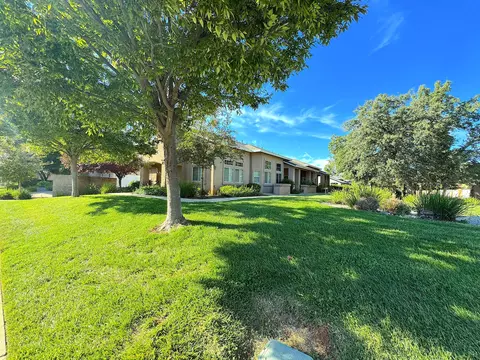 Exterior - 1262 Mighty Oak Ln, Redding, CA 96002 photo 4 of 4
