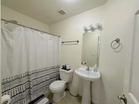 Bath - 1262 Mighty Oak Ln, Redding, CA 96002 photo 3 of 3