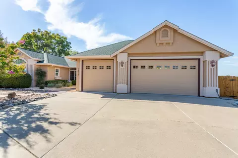 Exterior - 1814 Harvard Way, Redding, CA 96003 photo 3 of 15