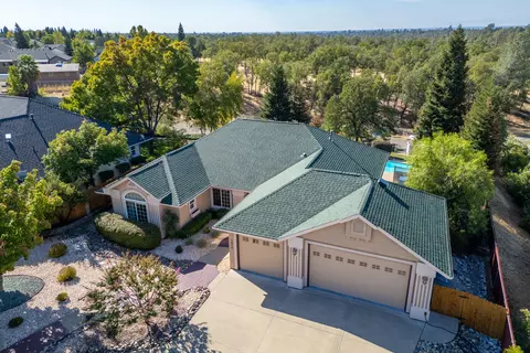 View/Area - 1814 Harvard Way, Redding, CA 96003 photo 2 of 7
