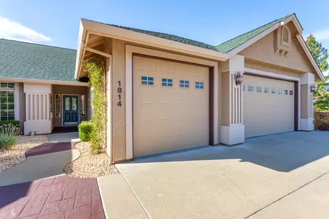 Exterior - 1814 Harvard Way, Redding, CA 96003 photo 4 of 15