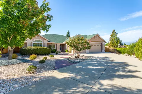 Exterior - 1814 Harvard Way, Redding, CA 96003 photo 2 of 15