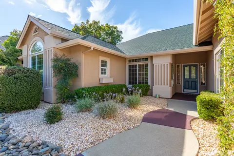 Exterior - 1814 Harvard Way, Redding, CA 96003 photo 6 of 15