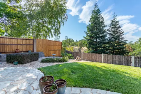 Exterior - 1814 Harvard Way, Redding, CA 96003 photo 13 of 15