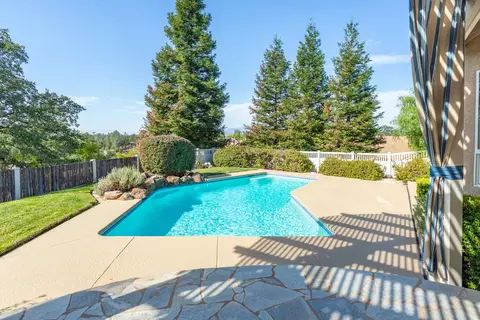 Exterior - 1814 Harvard Way, Redding, CA 96003 photo 12 of 15