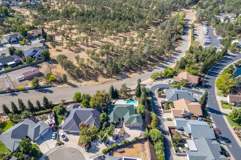 View/Area - 1814 Harvard Way, Redding, CA 96003 photo 1 of 7
