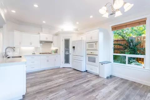 Kitchen - 1814 Harvard Way, Redding, CA 96003 photo 4 of 4