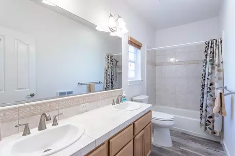 Bath - 1814 Harvard Way, Redding, CA 96003 photo 1 of 5