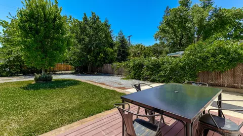 Exterior - 1025 Gold St, Redding, CA 96002 photo 10 of 15