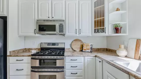 Kitchen - 1025 Gold St, Redding, CA 96002 photo 3 of 3