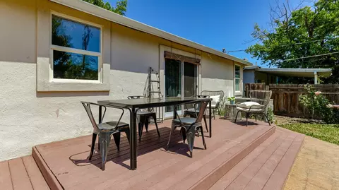 Exterior - 1025 Gold St, Redding, CA 96002 photo 5 of 15