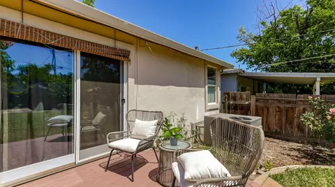 Exterior - 1025 Gold St, Redding, CA 96002 photo 6 of 15