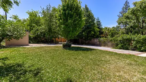 Exterior - 1025 Gold St, Redding, CA 96002 photo 11 of 15