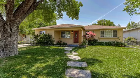 Exterior - 1025 Gold St, Redding, CA 96002 photo 2 of 15