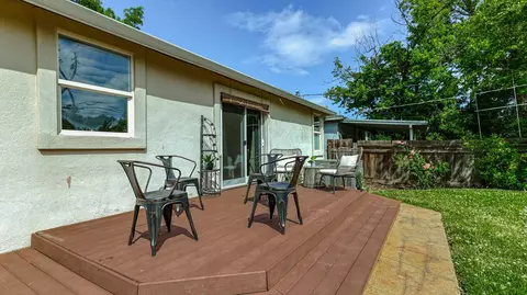 Exterior - 1025 Gold St, Redding, CA 96002 photo 4 of 15