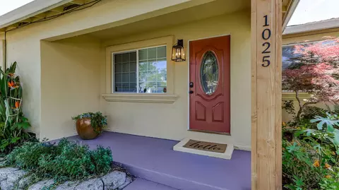 Exterior - 1025 Gold St, Redding, CA 96002 photo 3 of 15