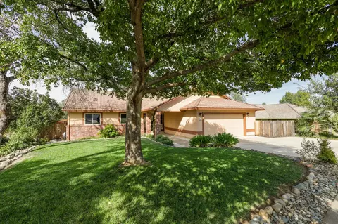 2089 Quartz Way, Redding, CA 96001 photo 2