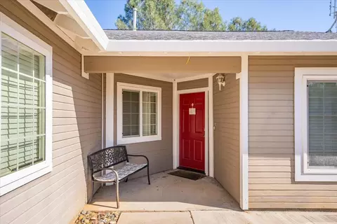 515 Arbuckle Ct, Redding, CA 96003 photo 2