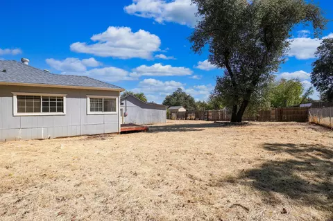 Exterior - 7637 Happy Valley Rd, Anderson, CA 96007 photo 5 of 6