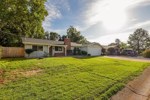 2281 Belladonna St, Redding, CA 96002 photo 2
