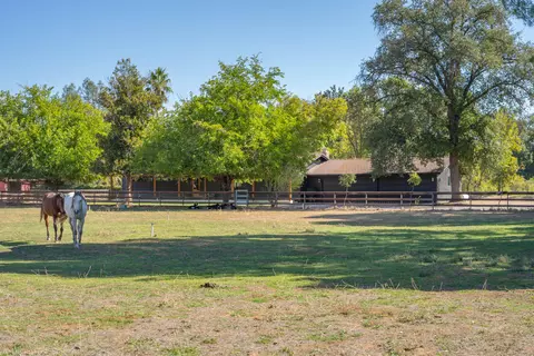 9411 Brandy Ln, Redding, CA 96003