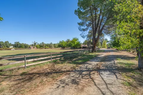Exterior - 9411 Brandy Ln, Redding, CA 96003 photo 17 of 61