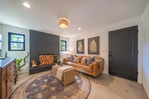 Living - 9411 Brandy Ln, Redding, CA 96003 photo 7 of 10