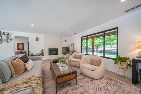 Living - 9411 Brandy Ln, Redding, CA 96003 photo 3 of 10