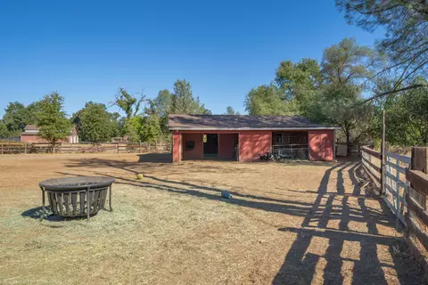 Exterior - 9411 Brandy Ln, Redding, CA 96003 photo 12 of 61