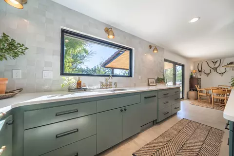 Kitchen - 9411 Brandy Ln, Redding, CA 96003 photo 6 of 12