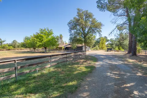 Exterior - 9411 Brandy Ln, Redding, CA 96003 photo 7 of 61