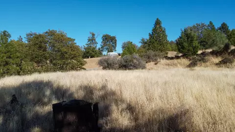 140 Lockhart Ranch Rd, Lewiston, CA 96052