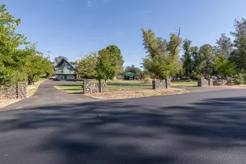 20034 Portero Dr, Redding, CA 96003 photo 5